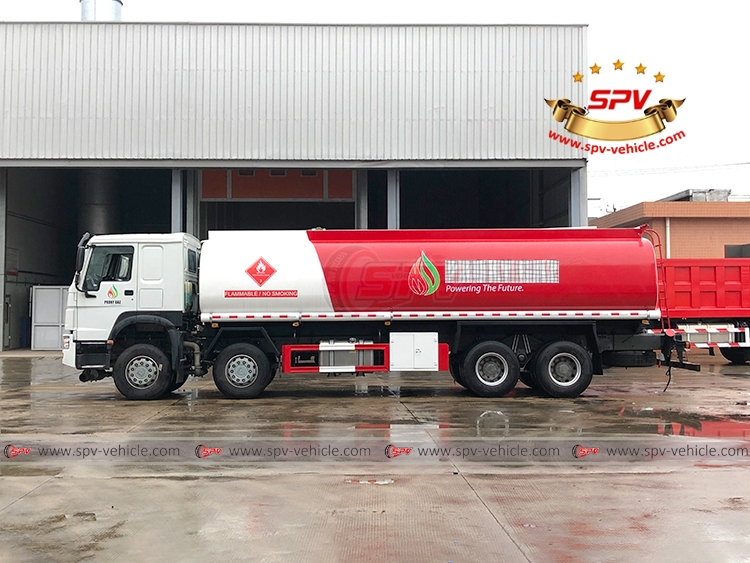 30,000 Litres Fuel Tank Truck Sinotruk - LS